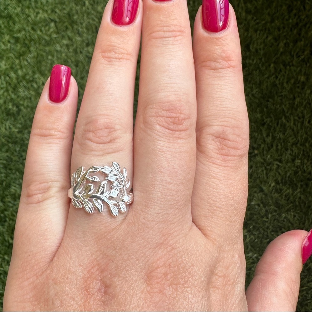 Sterling Silver Leaf Ring - Size 8 - Picture 2 of 3